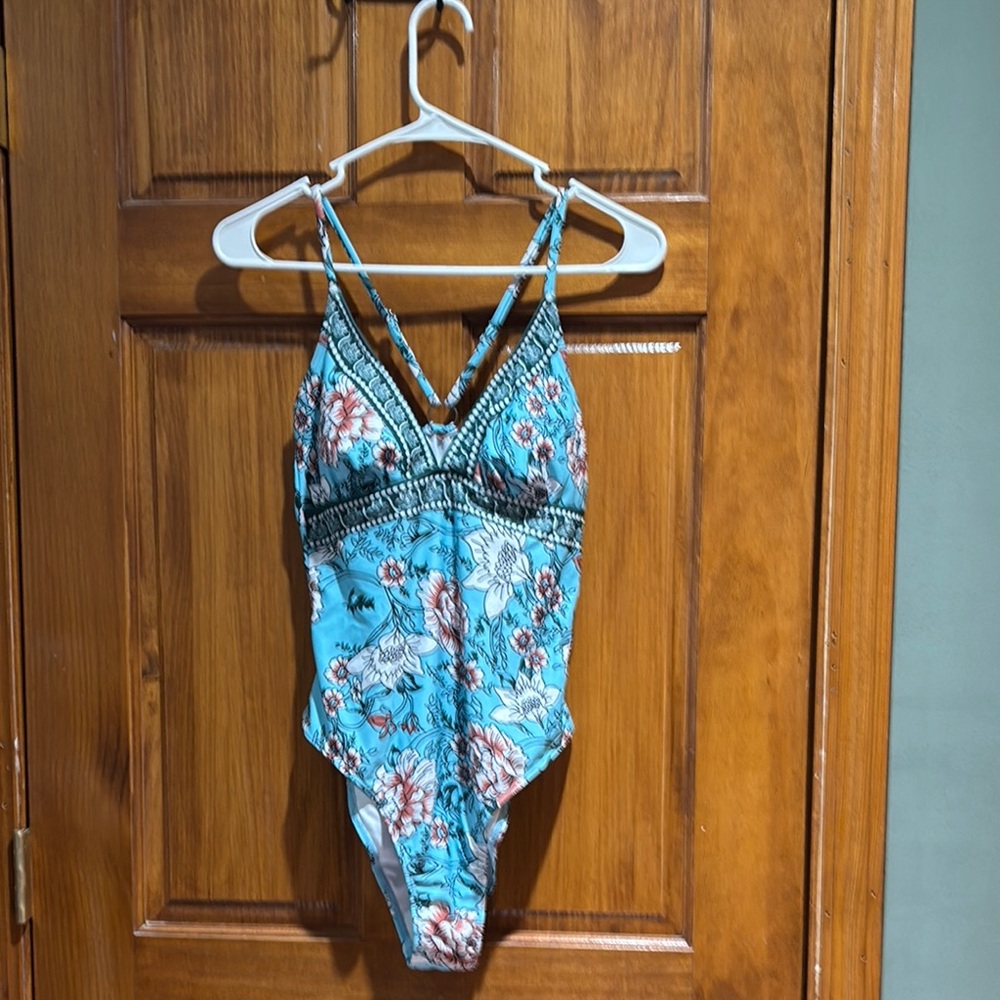 Cupshe Floral Blue One-Piece Swimsuit❤️